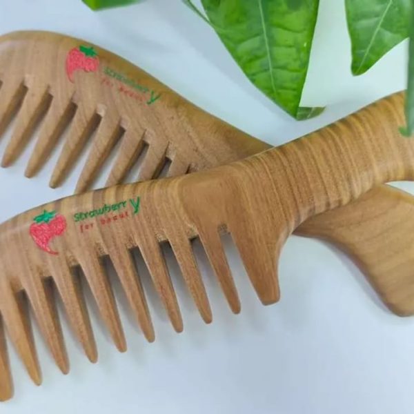 Strawberry Y Natural Green Sandalwood Comb – Wide Tooth for Detangling & Scalp Massage(soon)