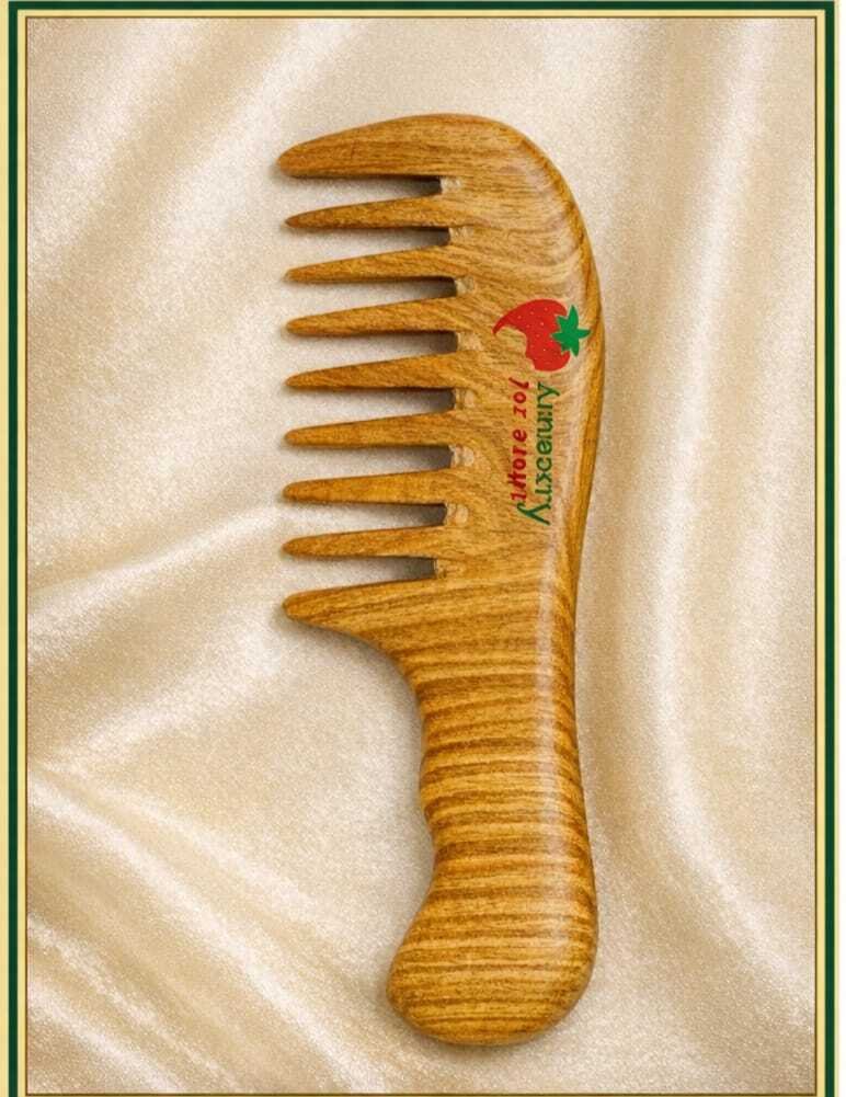 لماذا يعتبر مشط خشب الصندل أفضل خيار لصحة الشعر؟